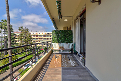 À VENDRE 2 PIÈCES EN PARFAIT ÉTAT  NICE OUEST