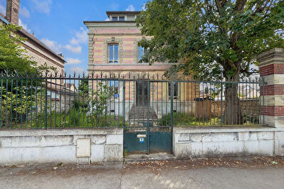 Maison de maître de caractère (8 pièces) sur un terrain de 945 m² en bord de Seine