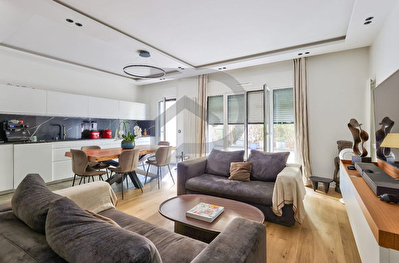 Appartement 4 pièce(s) 93.19 m2 avec extérieur - Suresnes
