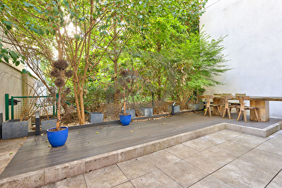 Appartement 4 pièce(s) 93.19 m2  avec extérieur - Suresnes