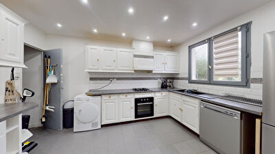 MAISON 6 PIECES 4 CHAMBRES - SARTROUVILLE - LES INDES
