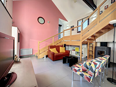 Maison atypique rénovée avec grand terrain arboré à Saint-Avertin