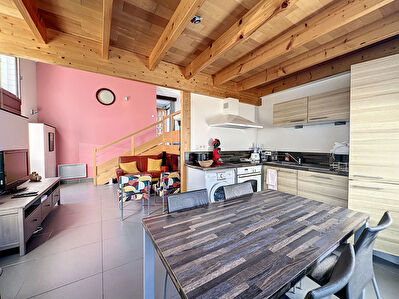 Maison atypique rénovée avec grand terrain arboré à Saint-Avertin