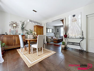 À vendre - Maison de ville rénovée de 68 m² avec sous-sol, garage et jardin - Saint-Avertin