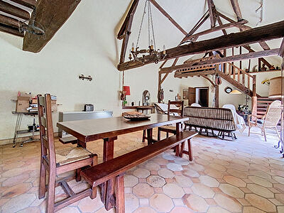 Maison ancienne 180 m² à Sorigny - Terrain 1 hectare, 6 chambres, granges