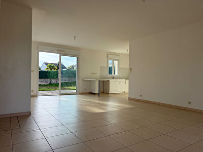 Maison de 2009, 3 chambres, terrain de 1000 m² à Cinq-Mars-la-Pile