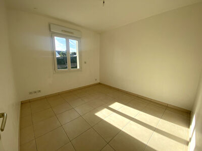 Maison de 2009, 3 chambres, terrain de 1000 m² à Cinq-Mars-la-Pile