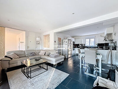 Maison à vendre à Azay-sur-Cher, Construction 2006, 123 m², piscine chauffée, cadre calme