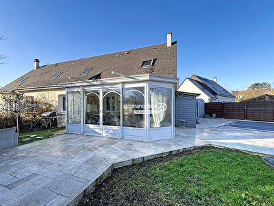 Maison à vendre à Azay-sur-Cher, Construction 2006, 123 m², piscine chauffée, cadre calme