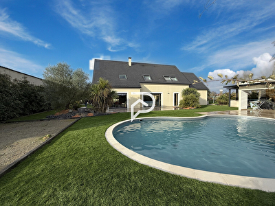 Maison familiale 4 chambres avec piscine, garage et beaux volumes
