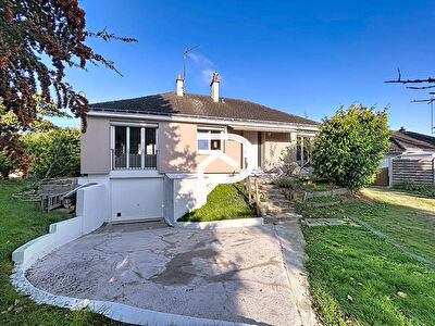 Maison familiale avec vie de plain-pied , proche commerces et transports à Chambray-lès-Tours