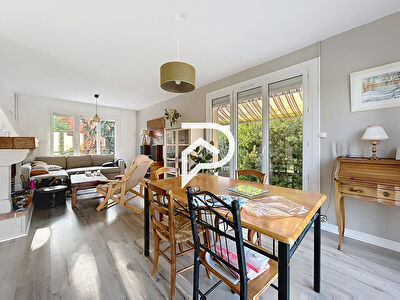 Maison familiale avec vie de plain-pied , proche commerces et transports à Chambray-lès-Tours