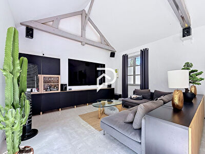 Maison de charme rénovée avec toit cathédrale et cave voûtée à Larçay