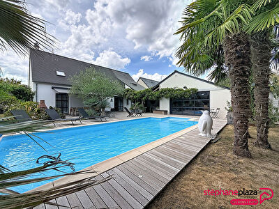 Maison familiale avec piscine et bureau indépendant à Larçay ? 157 m² habitables