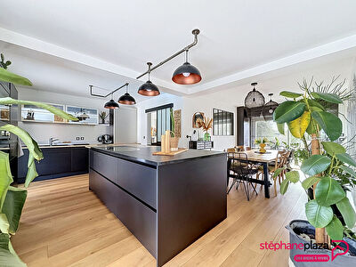 Maison familiale avec piscine et bureau indépendant à Larçay ? 157 m² habitables