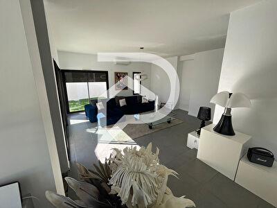 Corneilhan, Villa d'architecte 5 pièce(s) 200 m2