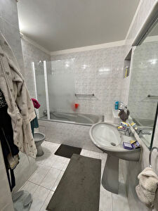 Maison Frontignan 6 pièces 122.2 m2 avec garage et chambre en RDC
