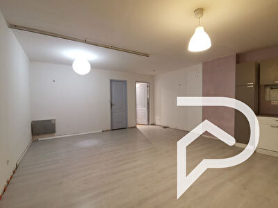 À vendre - Studio de 45 m² - Rez-de-chaussée - Cazaubon (32150)
