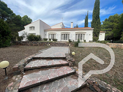 Maison Murviel Les Beziers 9 pièce(s) 350 m2 avec piscine