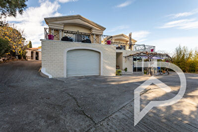 Maison Creissan 6 pièce(s) 240 m2