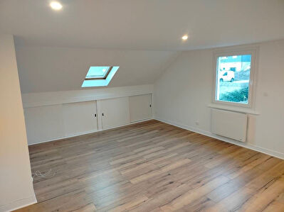 Grand studio de 27 m2 refait à neuf  sur les hauteurs de VILLERS LE LAC