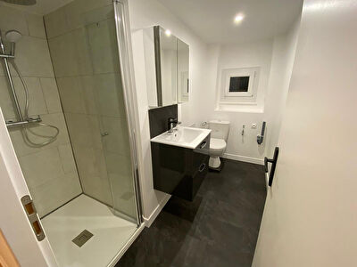 Grand studio de 27 m2 refait à neuf  sur les hauteurs de VILLERS LE LAC