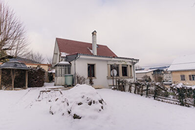 Maison composée de trois appartements + terrain - Morteau85 m2