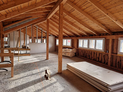 À SAISIR ? PLATEAU À AMÉNAGER AUX FINS - 66m² - 15 MINUTES DE LA FRONTIERE SUISSE