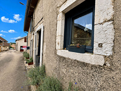 Charmante maison rénovée proche centre-ville de Mouchard