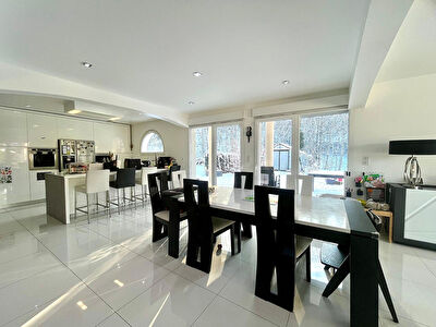 Maison Villers Le Lac 9 pièce(s) 259.66 m2