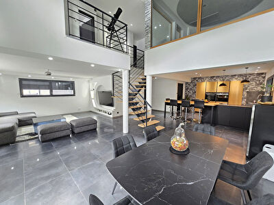 Maison La Cluse Et Mijoux 4 pièce(s) 162 m2