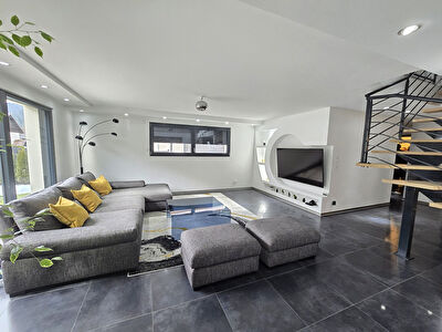 Maison La Cluse Et Mijoux 4 pièce(s) 162 m2