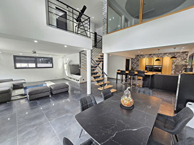 Maison La Cluse Et Mijoux 4 pièce(s) 162 m2