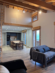 A LOUER Appartement entièrement rénové MEUBLÉ de 107 m2 à DOUBS