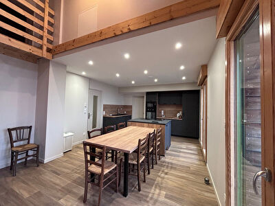 A LOUER Appartement entièrement rénové MEUBLÉ de 107 m2 à DOUBS