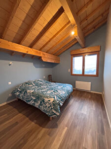 A LOUER Appartement entièrement rénové MEUBLÉ de 107 m2 à DOUBS