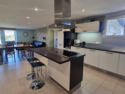 110 m² - 3 chambres - 2 terrasses sans vis-à-vis - cadre calme à 5 min de Morteau