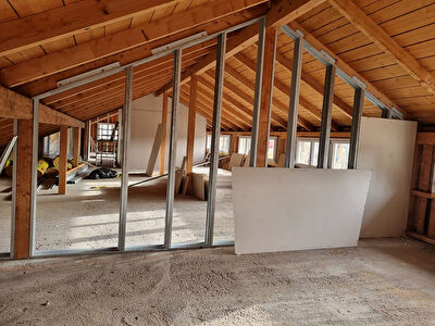 À SAISIR ? PLATEAU À AMÉNAGER AUX FINS - 50m² - 15 MINUTES DE LA FRONTIERE SUISSE