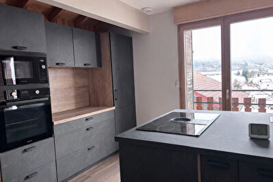 A LOUER Appartement rénové MEUBLÉ (chauffage compris) de 107 m2 à DOUBS