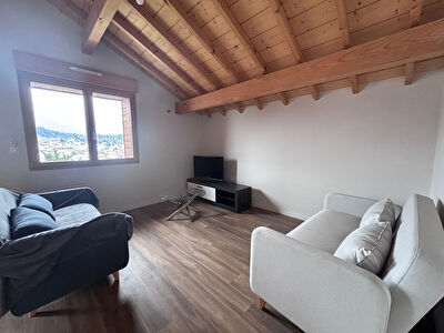 A LOUER Appartement rénové MEUBLÉ (chauffage compris) de 107 m2 à DOUBS