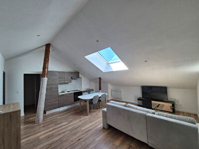 Appartement rénové MEUBLÉ type T3 au coeur de CHAMPAGNOLE