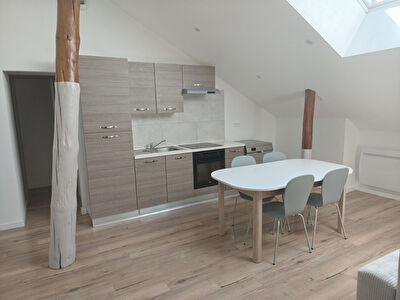 Appartement rénové MEUBLÉ type T3 au coeur de CHAMPAGNOLE