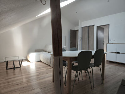 Appartement rénové MEUBLÉ type T3 au coeur de CHAMPAGNOLE