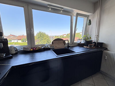 Appartement rénové lumineux et MEUBLÉ de 62 m2 à PONTARLIER