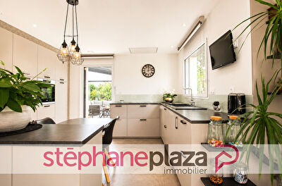 Maison contemporaine de 140 m²  Prestations haut de gamme