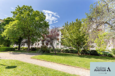 Centre ville 2ème étage 5 pièce(s) 83.40 m2 CHILLY MAZARIN