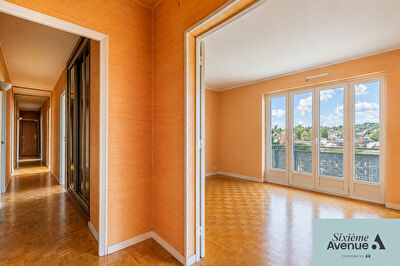 Centre ville 2ème étage 5 pièce(s) 83.40 m2 CHILLY MAZARIN photo 4