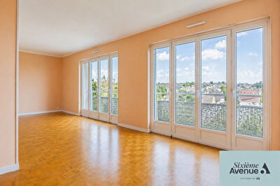Centre ville 2ème étage 5 pièce(s) 83.40 m2 CHILLY MAZARIN photo 5