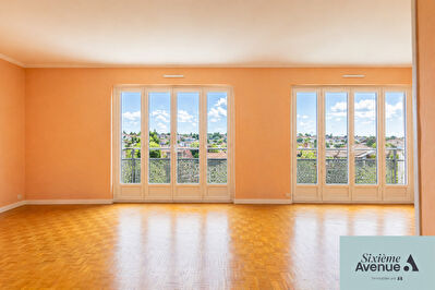 Centre ville 2ème étage 5 pièce(s) 83.40 m2 CHILLY MAZARIN photo 6