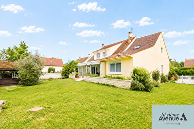 Maison Ballainvilliers 9 pièce(s) 215 m2 BALLAINVILLIERS photo 3